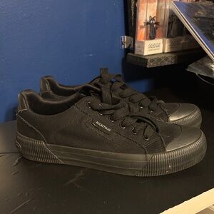 Rocket Dog women’s All-Black Low-Top Canvas Sneakers